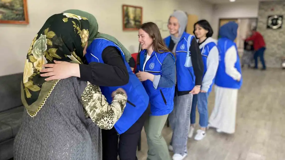 Gençler dünün gençlerini unutmadı