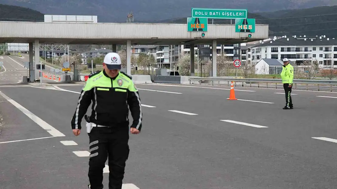 Göçmen kaçakçısı yakalandı, 5 yabancı uyruklu sınır dışı edildi