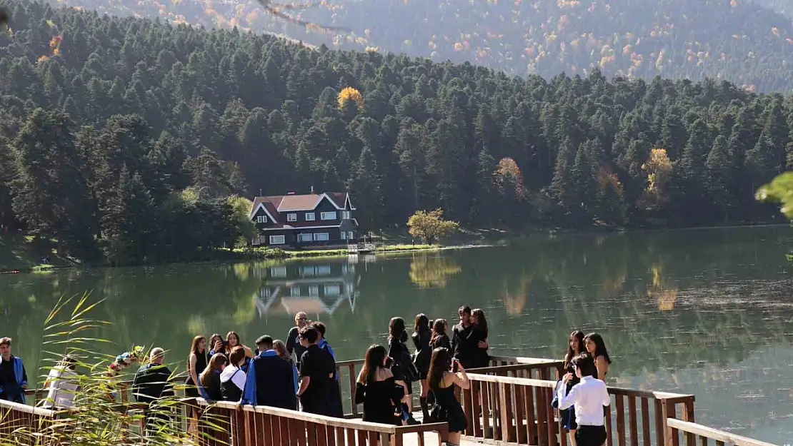 Gölcük Tabiat Parkı güneşli günde doldu taştı