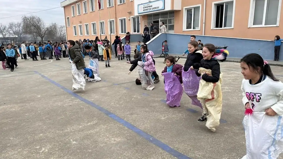 Gönüllü gençlerinden öğrencilere unutulmaz bir gün