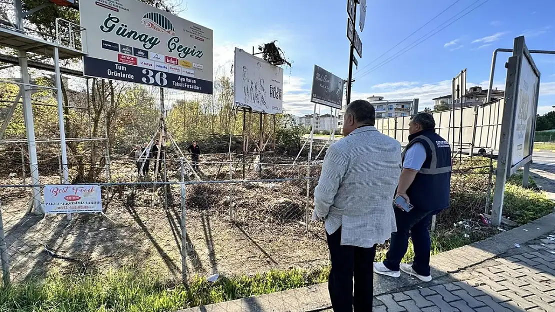 Görüntü kirliliğine sebep olan panolar söküldü