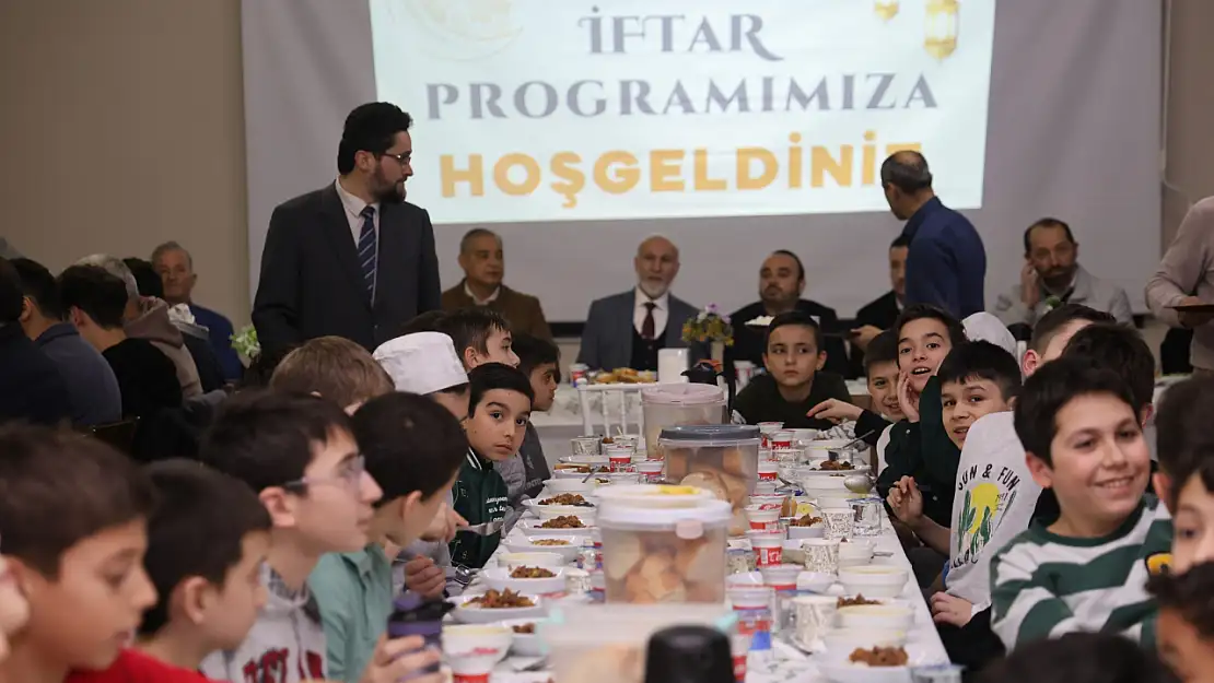 Hafız öğrenciler iftar programında buluştu