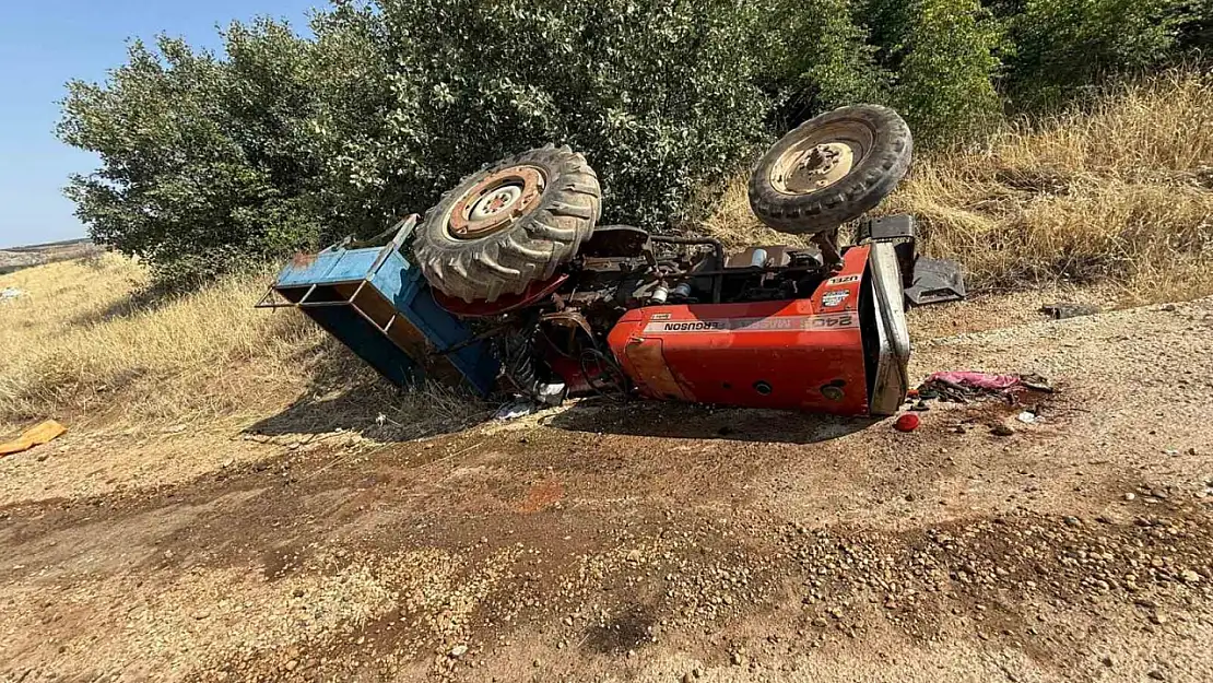 Halfeti'de traktör devrildi: 3 yaralı