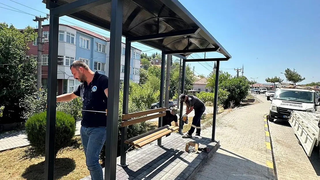Halk otobüsü durakları yenileniyor