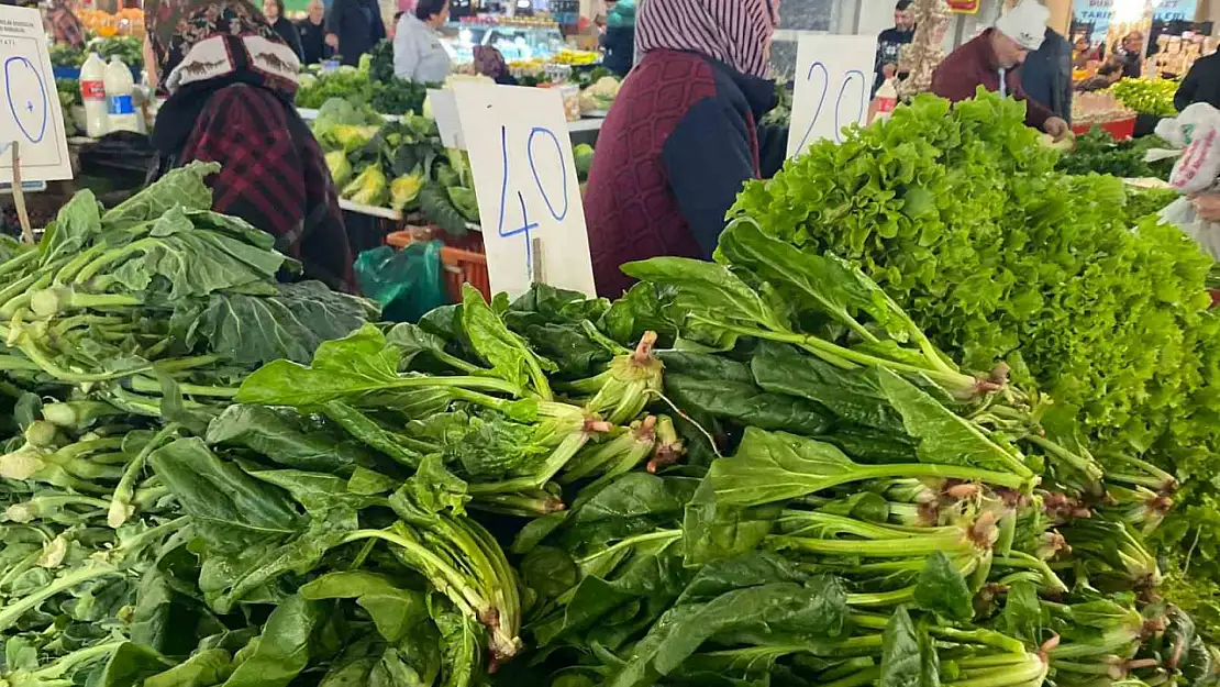 Halk pazarı en yoğun günlerinden birini yaşadı