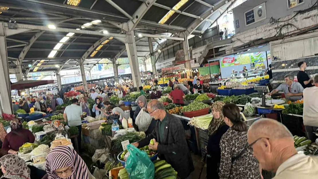 Halk pazarında fiyatlar aynı kaldı