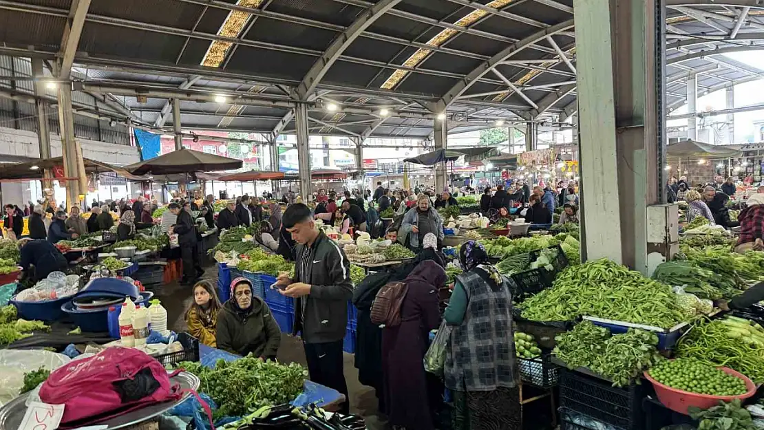 Halk pazarında fiyatlar düştü