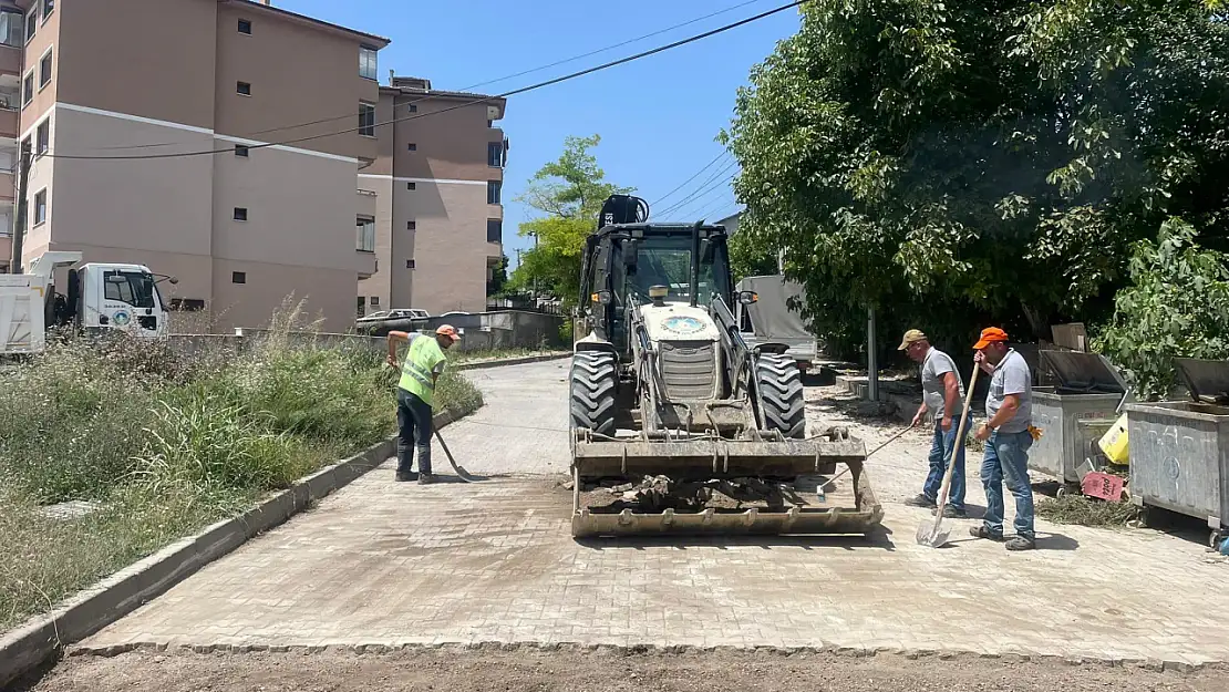 Hasar gören yollarda bakım çalışması yapılıyor