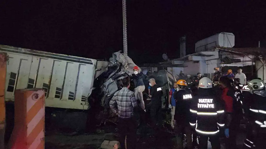 Hatay'daki feci kazada ölü sayısı 6'ya yükseldi, 32 kişi yaralandı