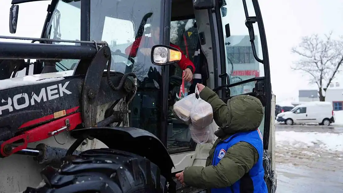 Her şartta ihtiyaç sahiplerinin yanındalar