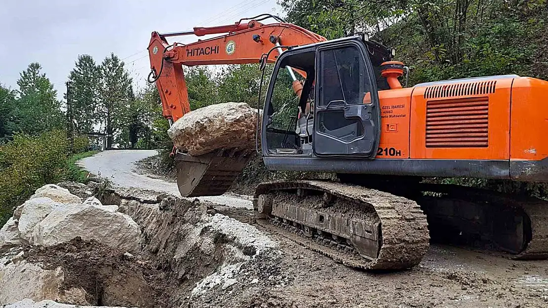 Heyelan bölgelerinde çalışmalar sürüyor