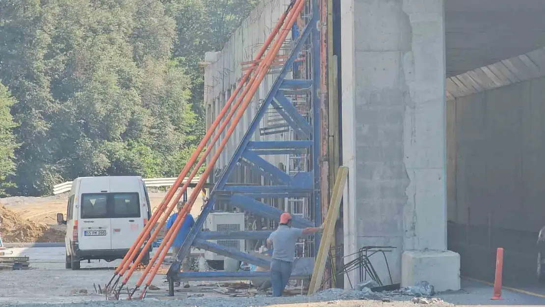 Heyelanın ardından 'koruma tüneli' çalışmaları hız kazandı