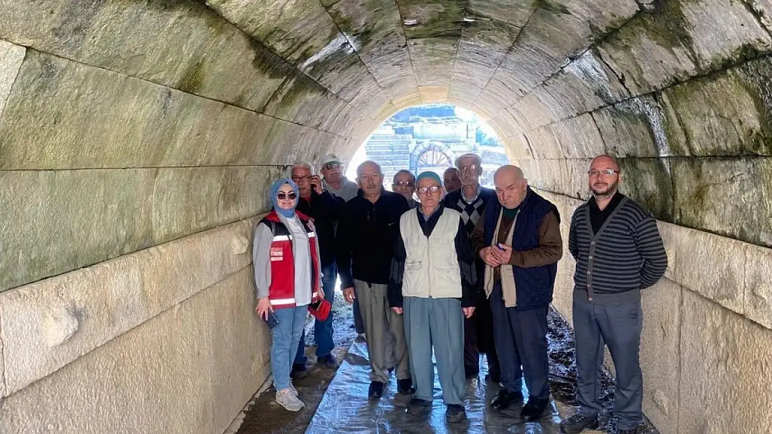 Huzur evi sakinleri antik kentte yürüyüş yaptı