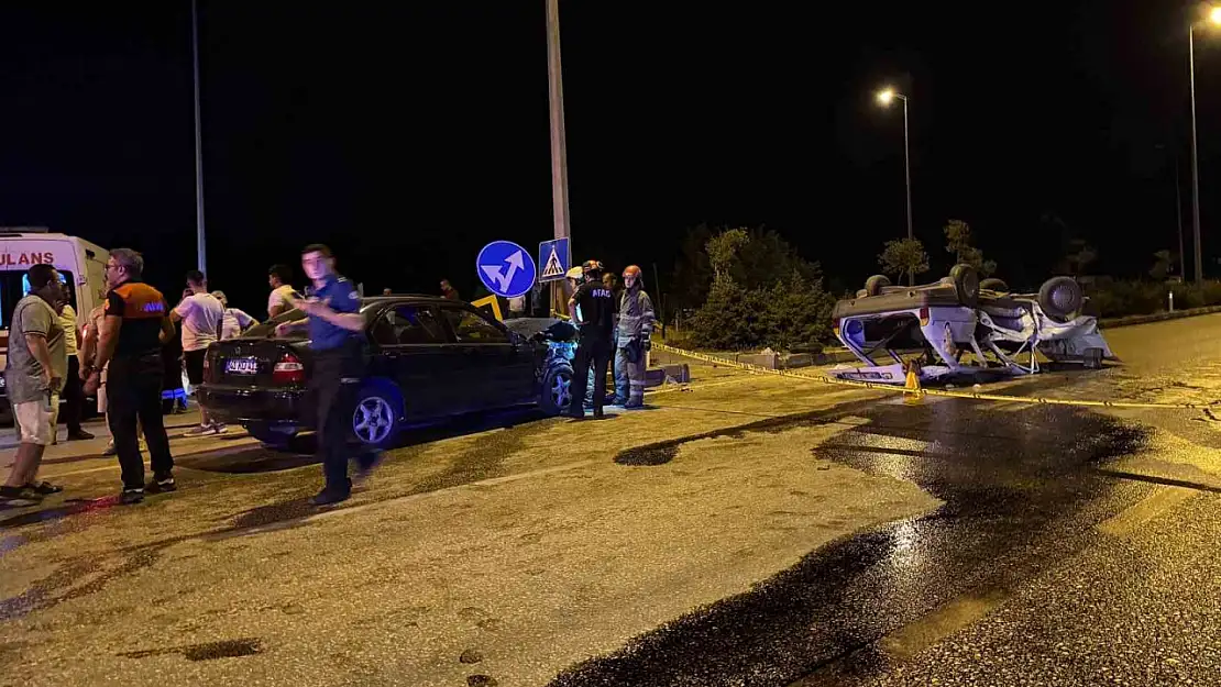 İki otomobilin çarpıştığı kazada 2'si ağır 7 kişi yaralandı