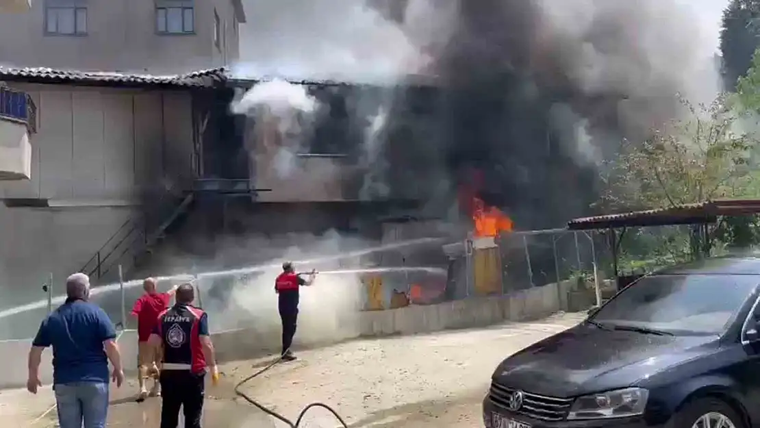 İkinci el satış yapan işyerinde yangın paniği