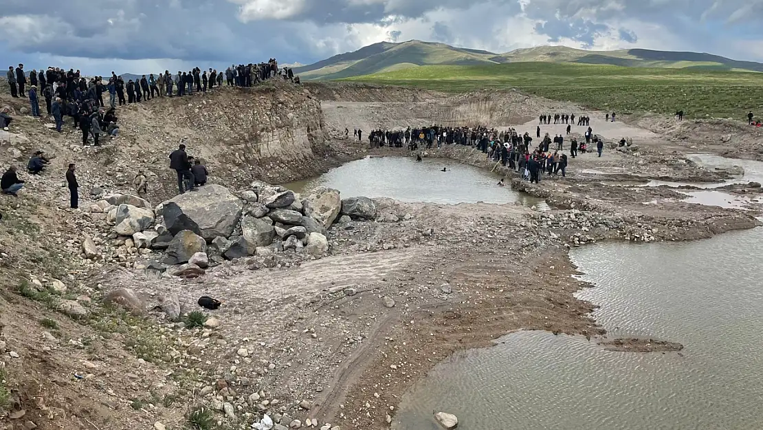 İneğini kurtarmaya çalışırken gölette boğuldu