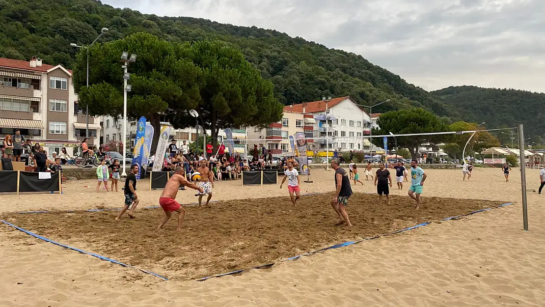 İnkumu'da düzenlenen voleybol turnuvaları başladı