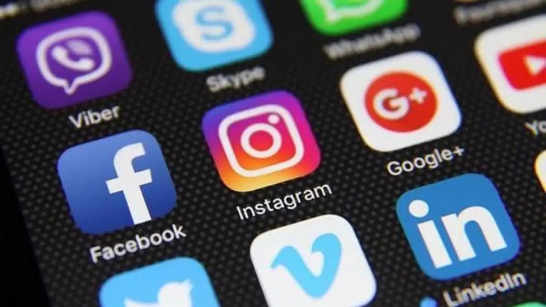 Instagram, Facebook, Twitter X