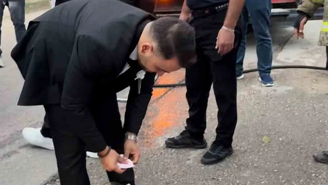 İtfaiye personelinin düğün konvoyuna mesai arkadaşlarından sürpriz