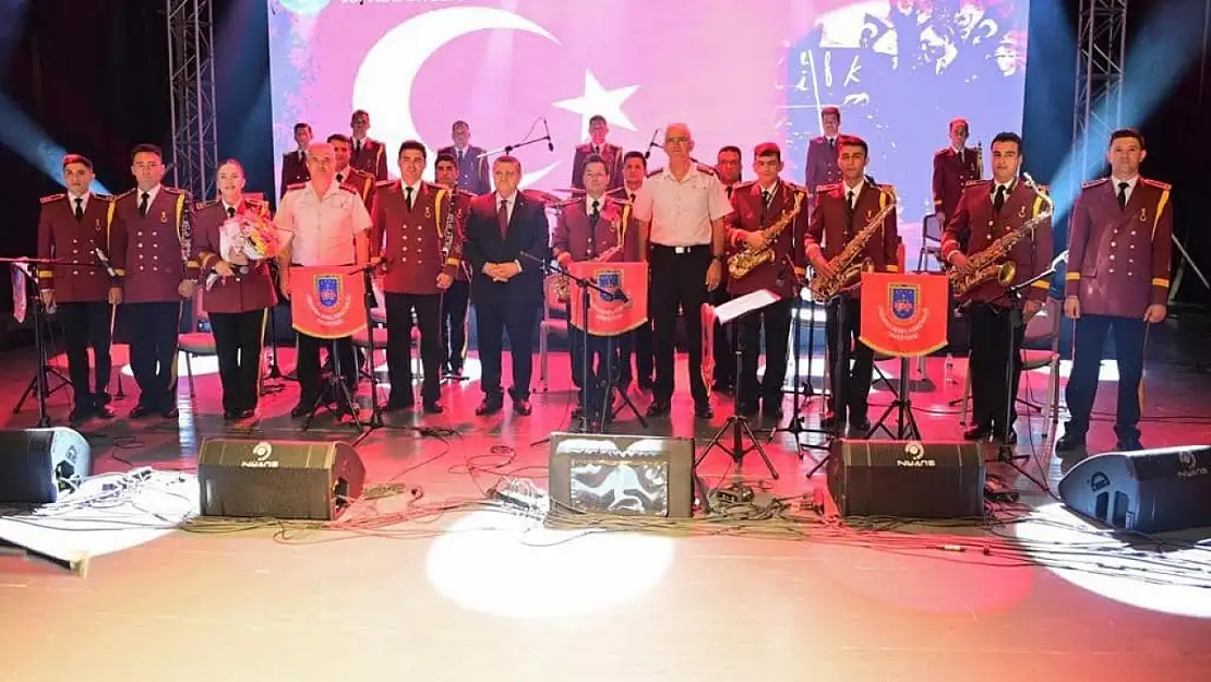 Jandarma Bandosundan coşkulu konser