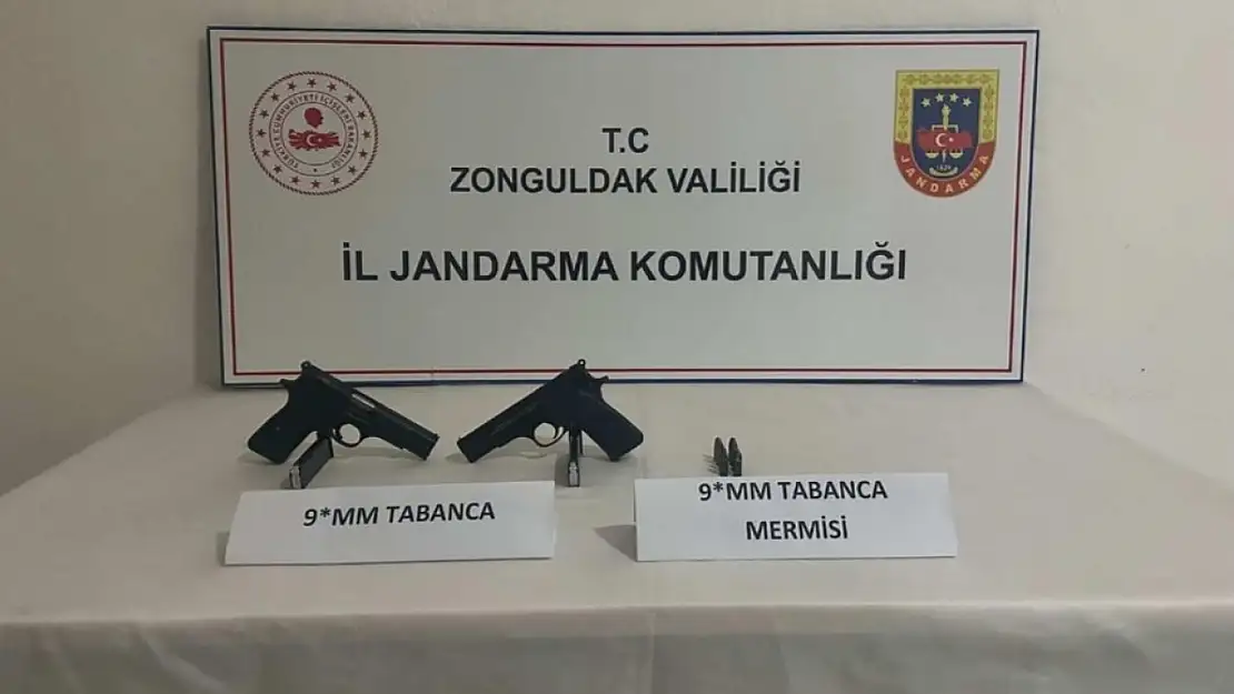 Jandarmanın durdurduğu araçtan silah çıktı 2 tutuklu