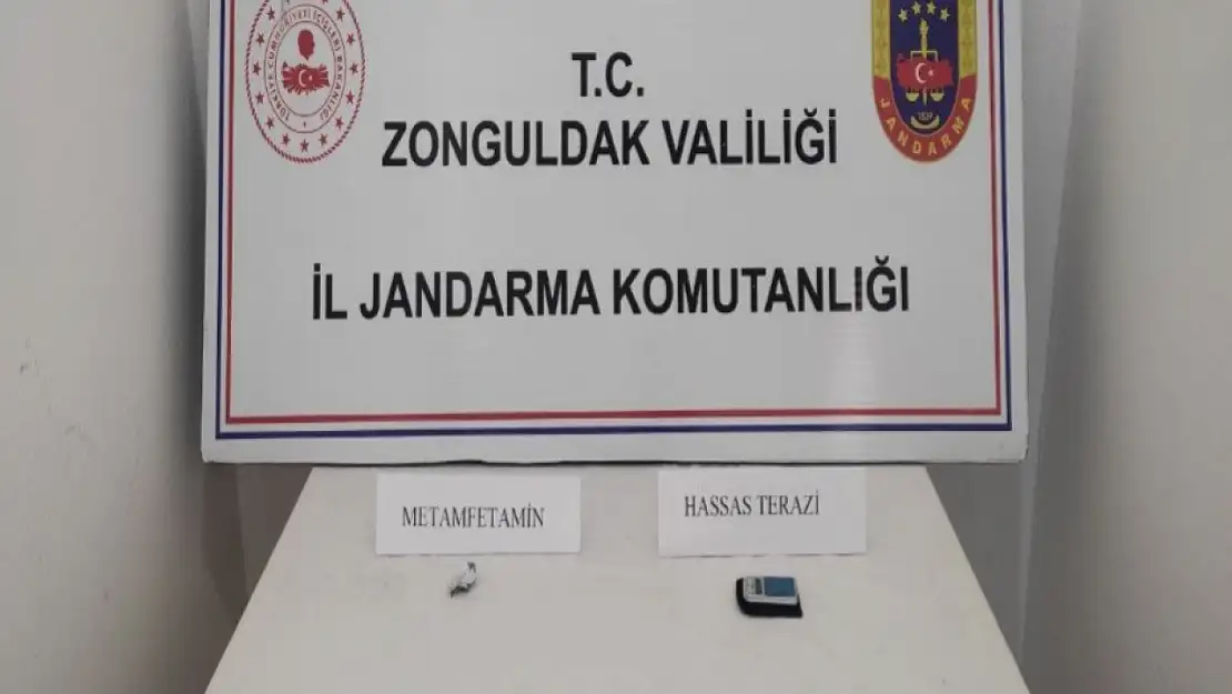 Jandarmanın durdurduğu şüphelilerden uyuşturucu çıktı