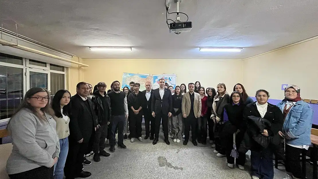 Kadiroğlu, öğrencilerle iftar yaptı