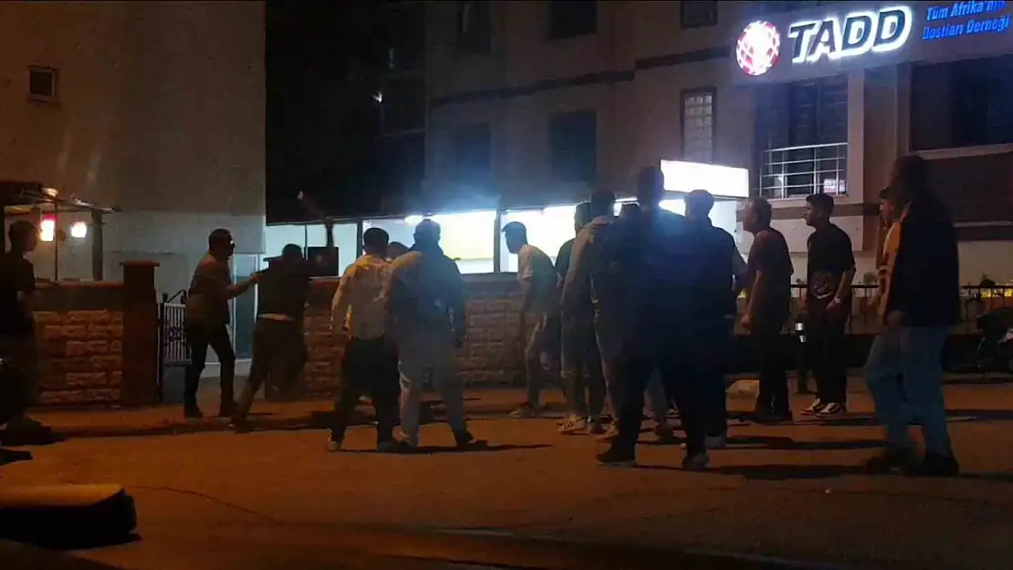 Karabük'te 'omuz atma' kavgasında ıstaka, tekme ve yumruklar havada uçuştu