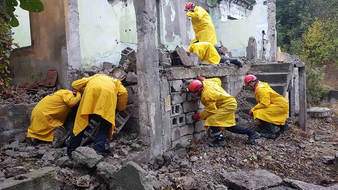 5,6 büyüklüğünde deprem tatbikatı yapıldı