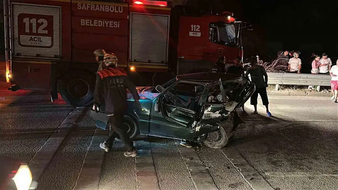Karabük'te iki otomobil çarpıştı: 1 ölü, 1 yaralı