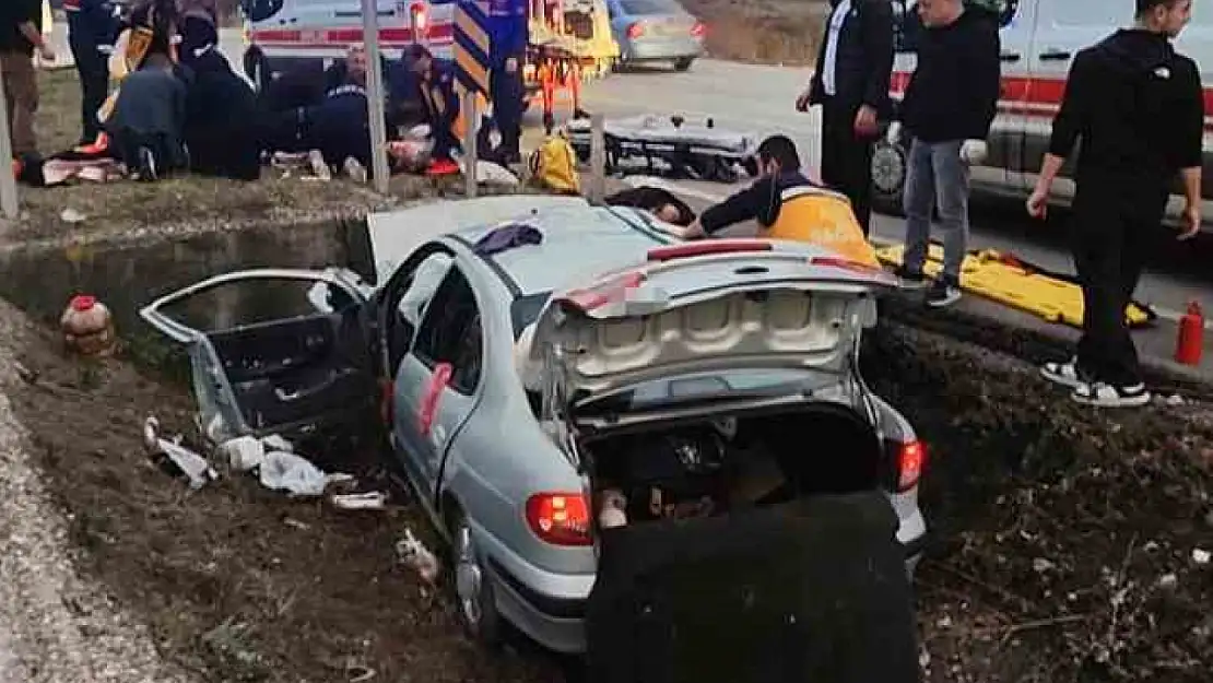 Karabük'te kanala düşen otomobil duvara çarptı: 1 ölü, 3 yaralı