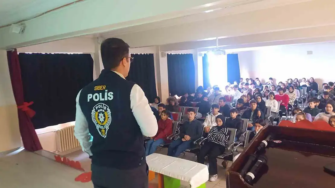 Karabük'te öğrenciler siber suçlara karşı bilgilendirildi