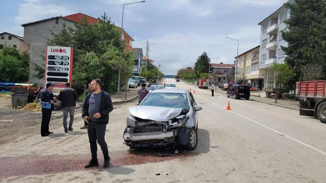 Karabük'te tır otomobille çarpıştı: 1 yaralı