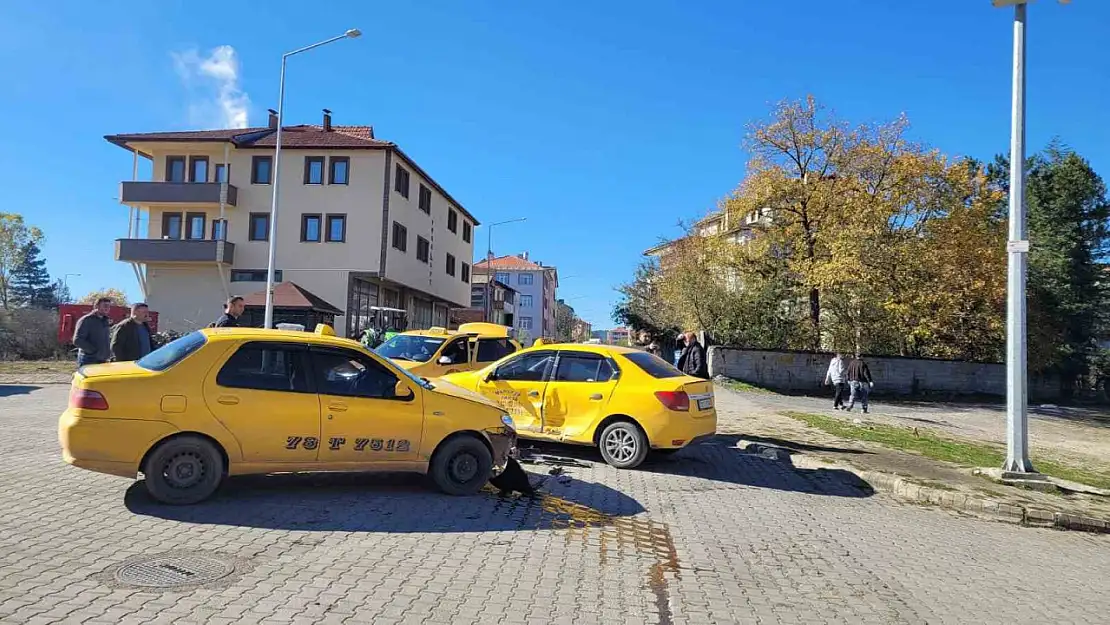 Karabük'te trafik kazaları güvenlik kameralarına yansıdı