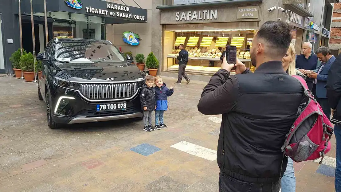 TSO'nun yeni hizmet aracı Togg vatandaşların ilgi odağı