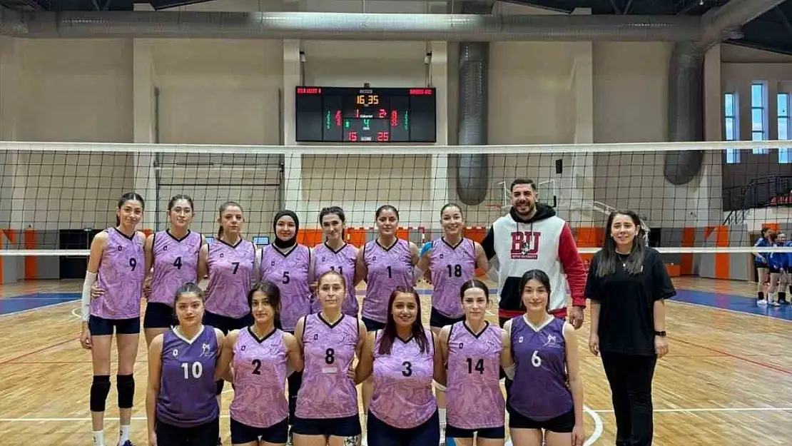 Karabük Üniversitesi voleybol takımları lige galibiyetle başladı