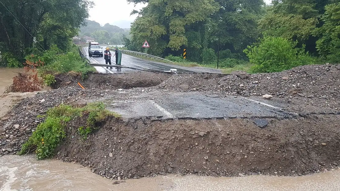 Karabük-Zonguldak yolunda heyelan