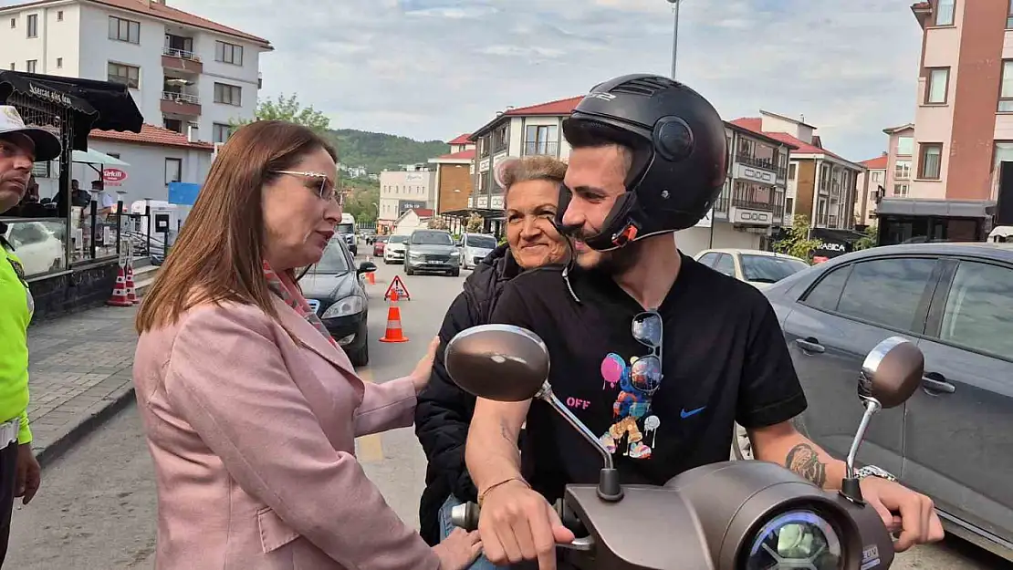 Kasksız yolcu, uygulama yapan valiye yakalandı