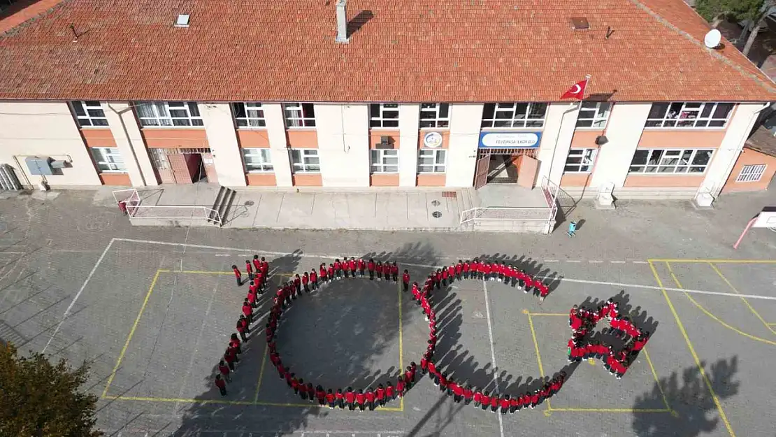 Kastamonu'da 230 öğrenci ile 100. yıl koreografisi dron ile görüntülendi