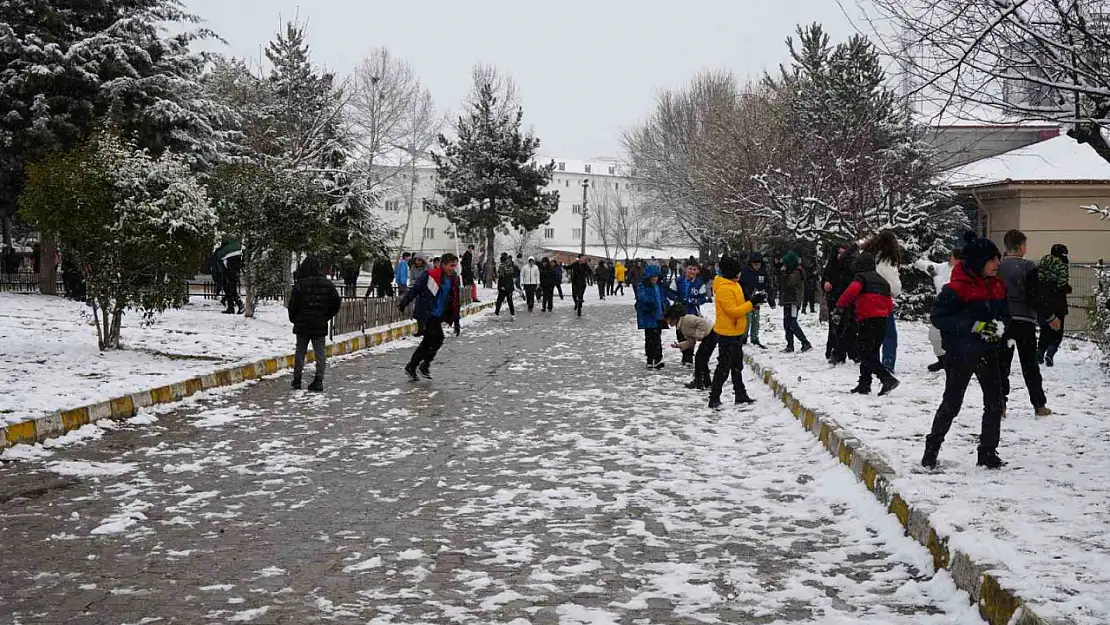 Kastamonu'da çocukların kar sevinci