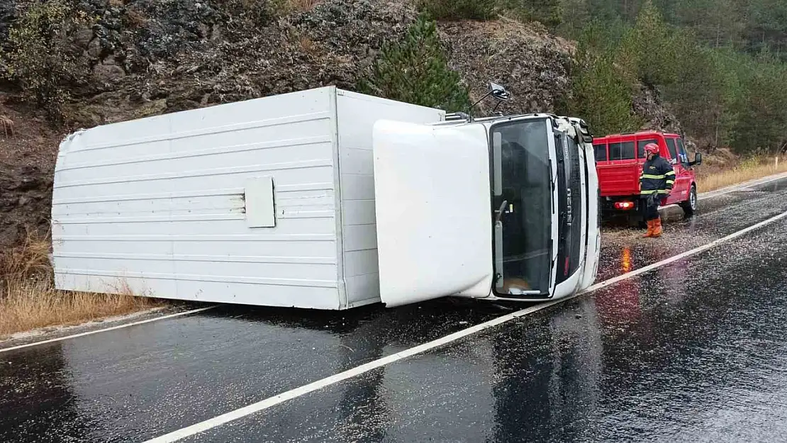 Kastamonu'da devrilen kamyonun sürücüsü yaralandı