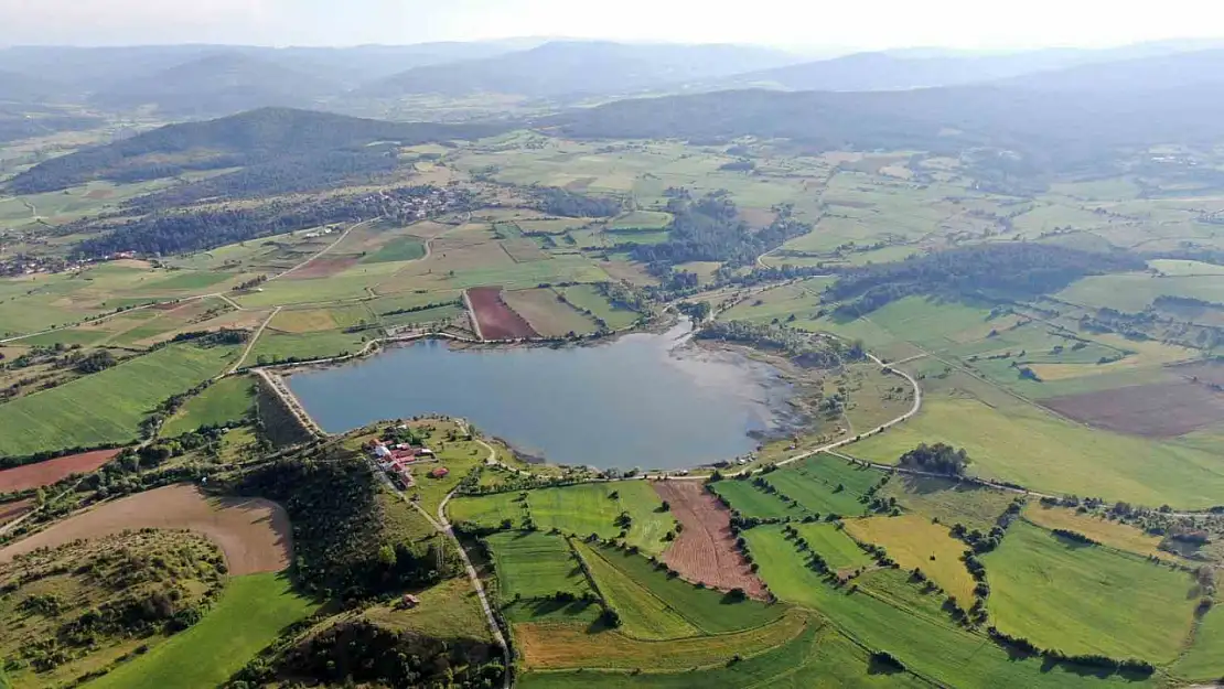 Kastamonu'da gölette yasadışı atılan sahipsiz onlarca av sepeti ele geçirildi