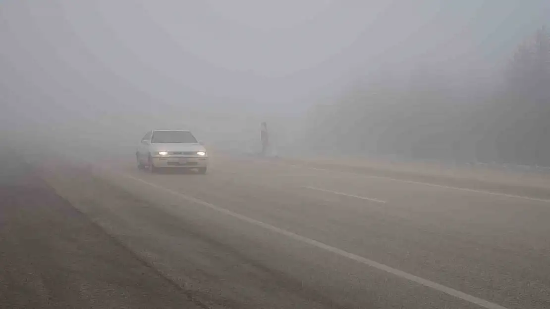 Kastamonu'da görüş mesafesini 20 metreye kadar düşüren sis trafiği olumsuz etkiliyor