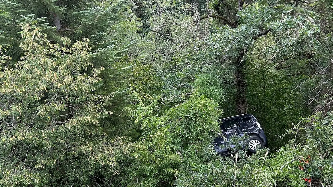 Kastamonu'da hafif ticari araç şarampole yuvarlandı: 4 yaralı