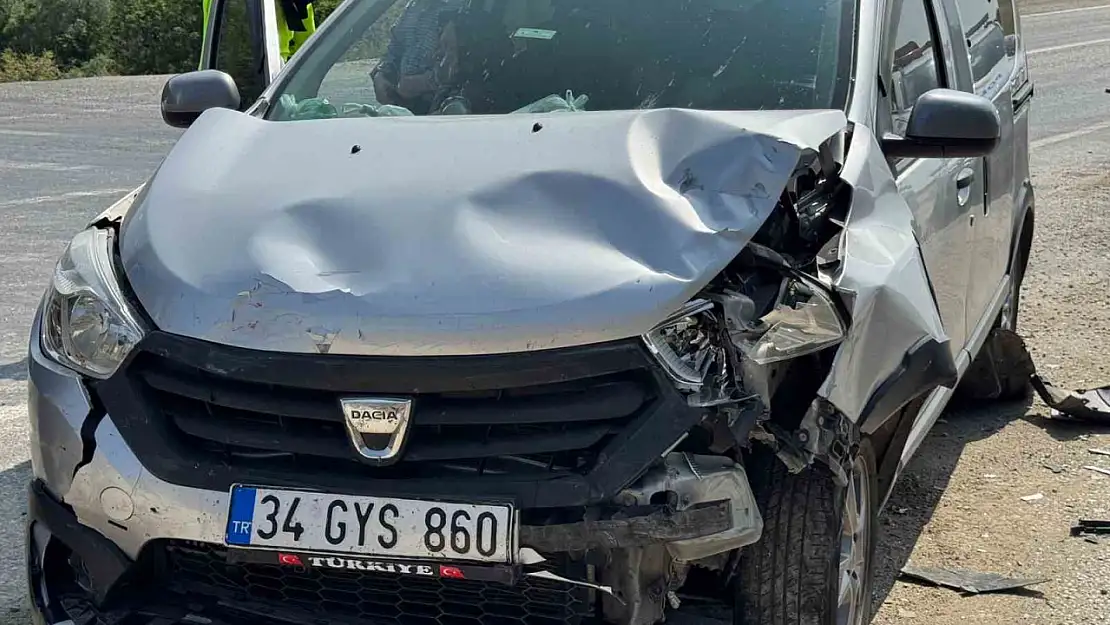 Kastamonu'da iki hafif ticari araç çarpıştı: 1 yaralı