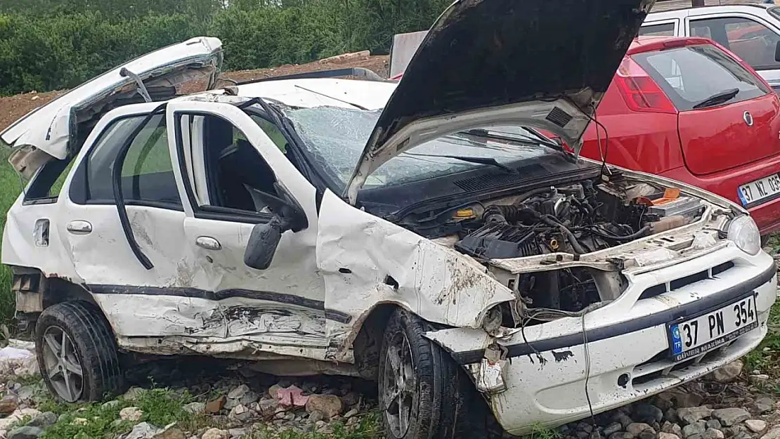 Kastamonu'da iki otomobil çarpıştı: 2 yaralı