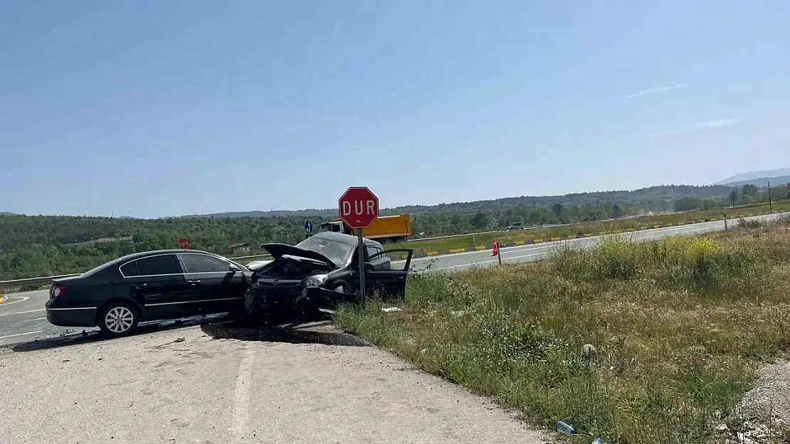 Kastamonu'da iki otomobil çarpıştı: 4 yaralı