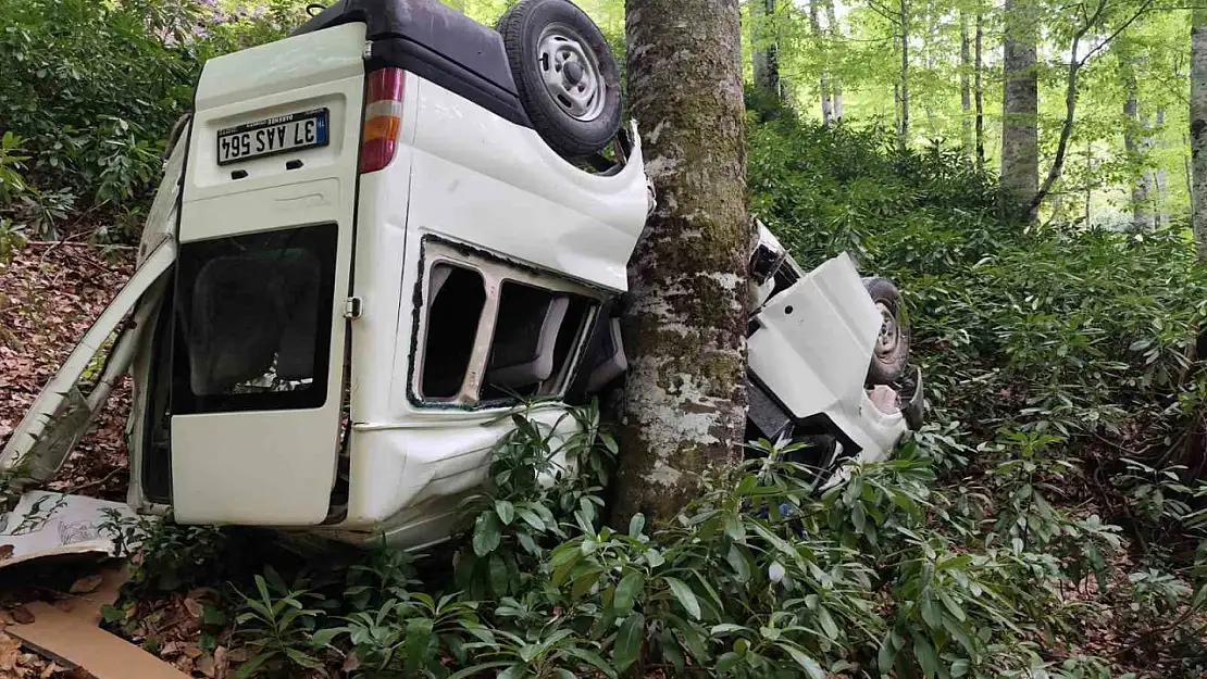 Kastamonu'da minibüs ormanlık alana yuvarlandı: 10 yaralı