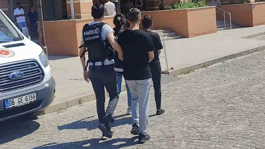 Kastamonu'da uyuşturucuyla yakalanan 2 şüpheli tutuklandı
