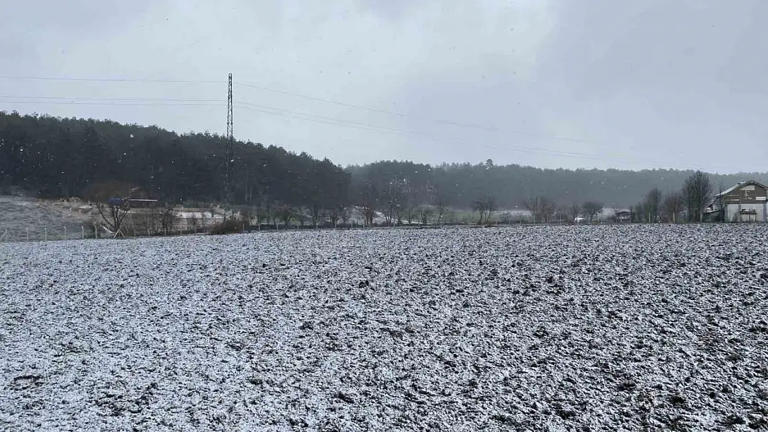 Kastamonu'nun yüksek kesimlerinde kar yağışı etkili olmaya başladı